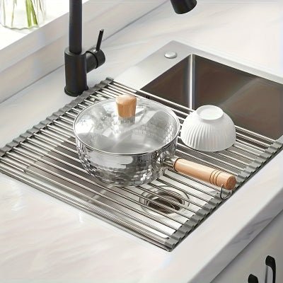 egouttoir vaisselle sur évier grille grise surface resistante à la rouille