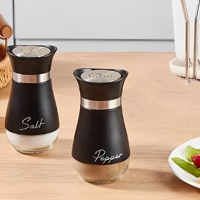 pots à épices salière poivrière noir parfaits pour une table bien dressée