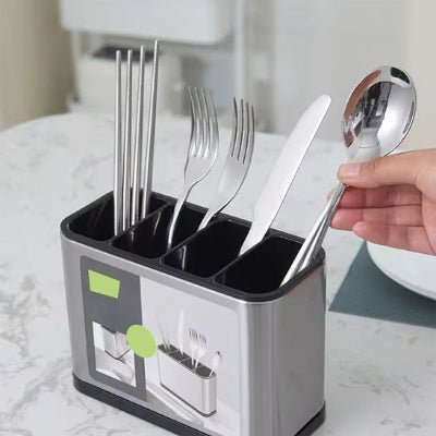 range couvert inox avec compartiments séparés pour rangement ordonné