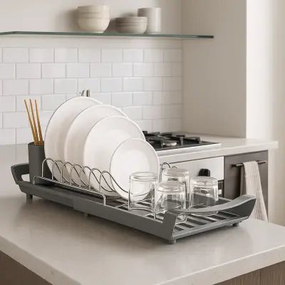 égouttoir à vaisselle compact et extensible gris  pour gagner de l'espace sur votre plan de travail