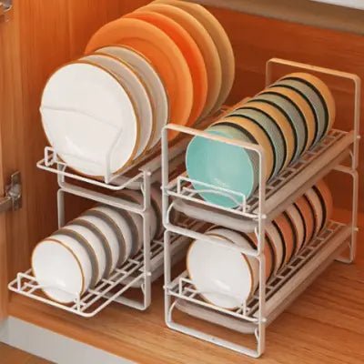 rangement sous evier modulable avec barres parallèles gardant assiettes bien alignées
