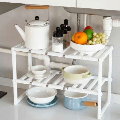 rangement sous evier rétractable avec structure multi niveaux organisée