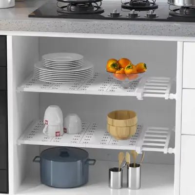 rangement sous evier télescopique pour espace optimisé et produits ménagers accessibles